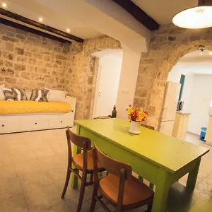https://apartment-sunce-kastela-21217.hotels-in-trogir.com
