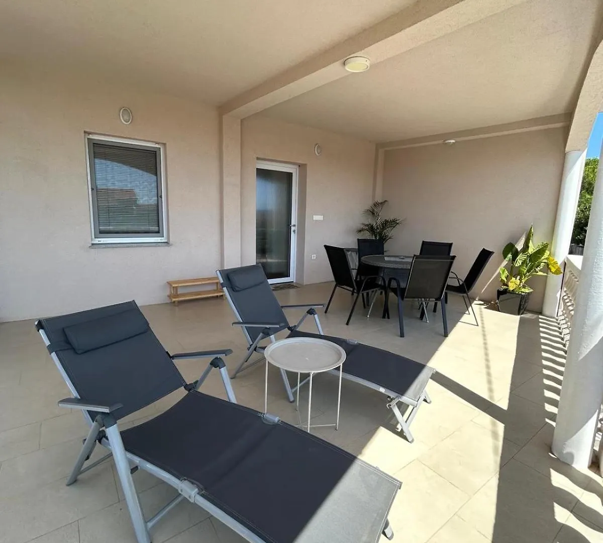 Apartman Lorna Turanj 0*,